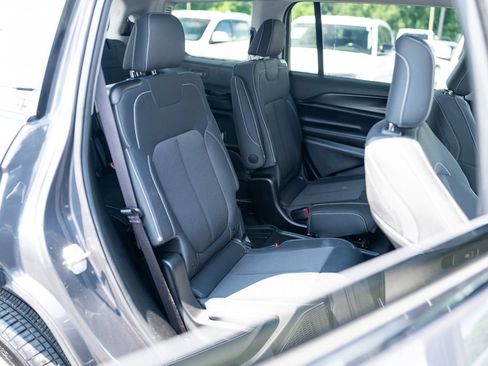 Used 2023 Jeep Grand Cherokee L Laredo w/ Luxury Tech Group I AWD/4WD image 11