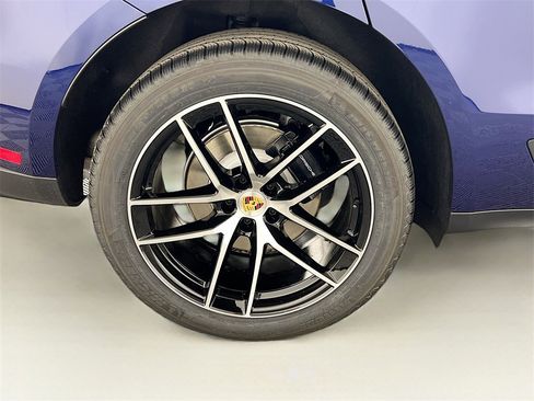 New 2026 Porsche Macan image 33