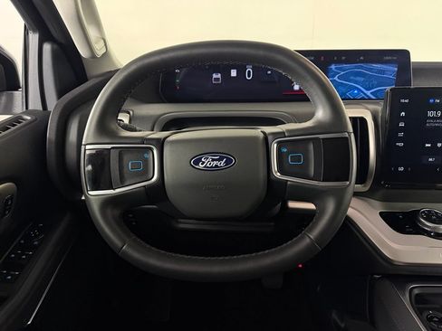 Used 2025 Ford Expedition Active AWD/4WD image 12