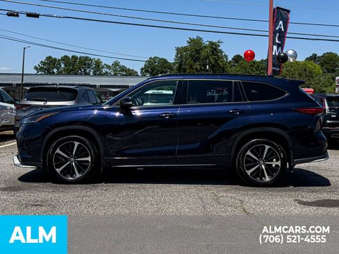 Used 2022 Toyota Highlander XSE AWD/4WD image 11