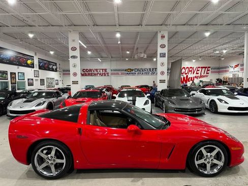 Used 2007 Chevrolet Corvette Coupe w/ Preferred Equipment Group RWD image 6