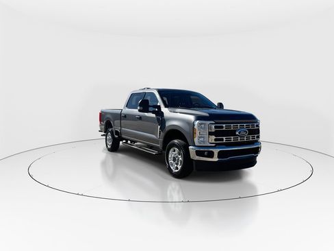 Used 2025 Ford F250 XLT image 2