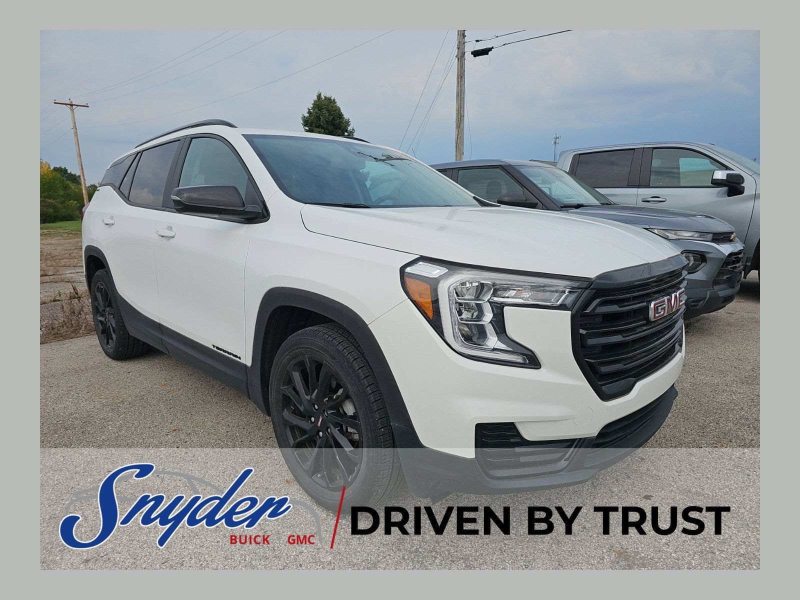 Used 2023 GMC Terrain SLE w/ Driver Convenience Package FWD image 1