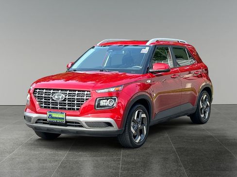 Used 2025 Hyundai Venue SEL FWD image 3