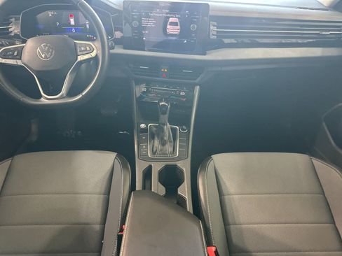 Used 2026 Volkswagen Jetta SE FWD image 4