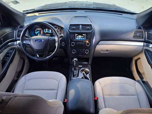 Used 2019 Ford Explorer XLT image 13