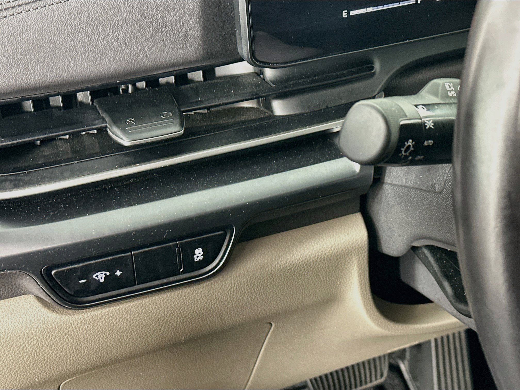 Used 2025 Kia Carnival FWD image 17