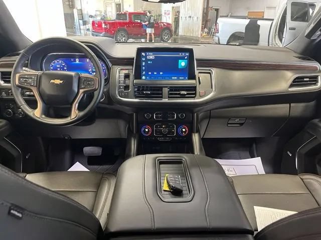 Used 2023 Chevrolet Suburban High Country AWD/4WD image 5