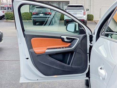 Used 2018 Volvo S60 T5 Inscription image 30