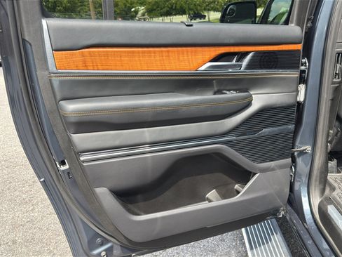 Used 2024 Jeep Grand Wagoneer L Series III AWD/4WD image 31