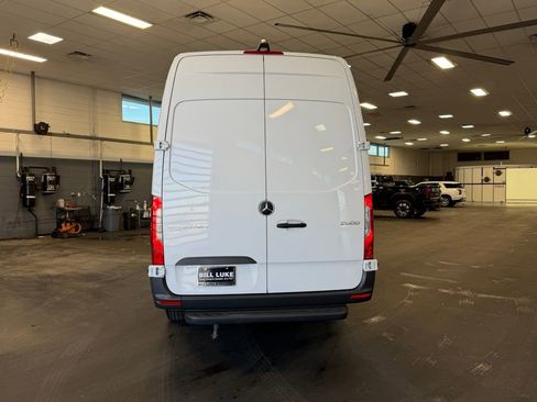 Used 2024 Mercedes-Benz Sprinter 2500 image 6