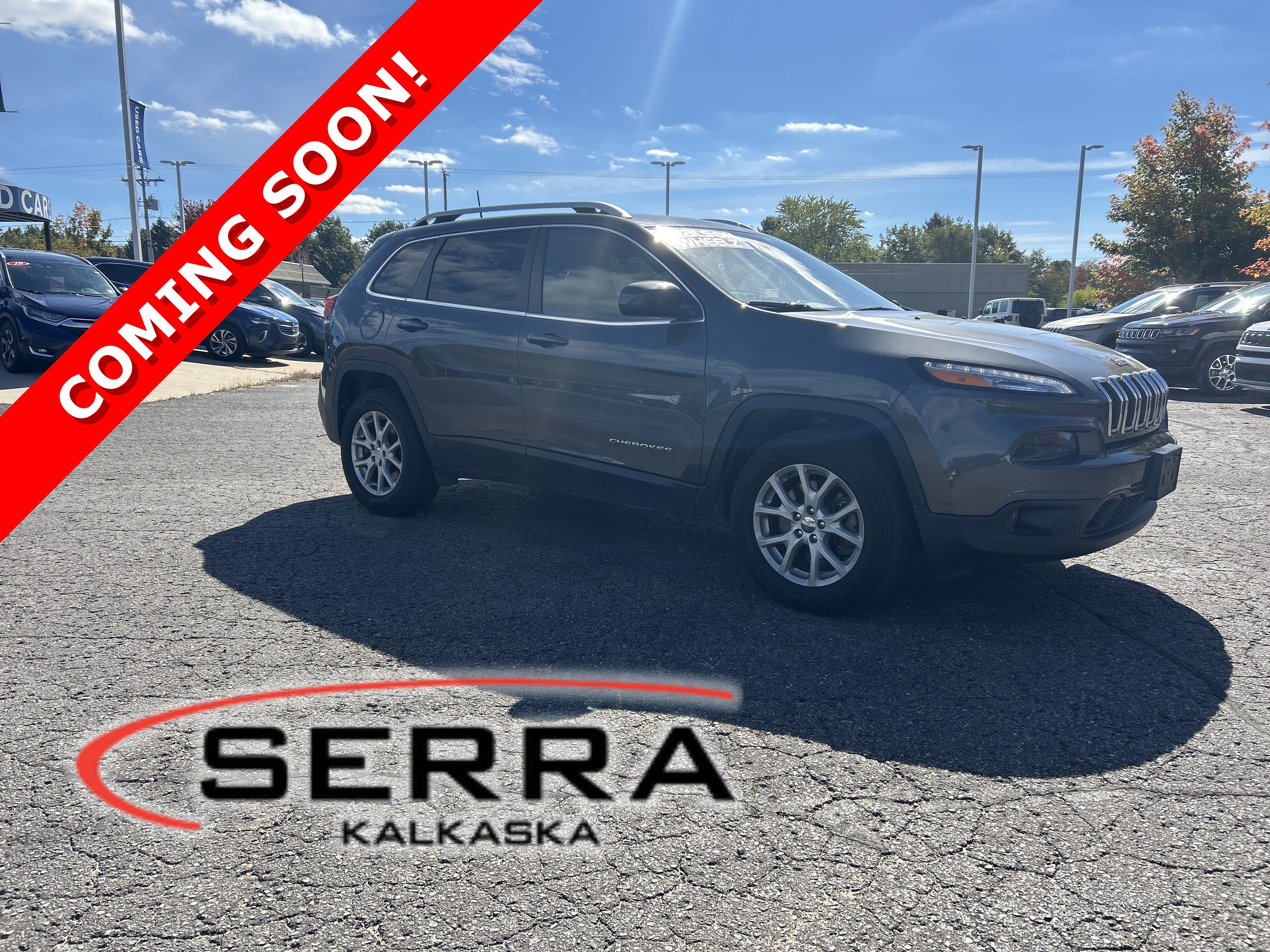 Used 2017 Jeep Cherokee Latitude w/ Cold Weather Group AWD/4WD image 1
