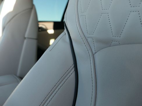 Used 2024 BMW X6 xDrive40i w/ Premium Package image 12