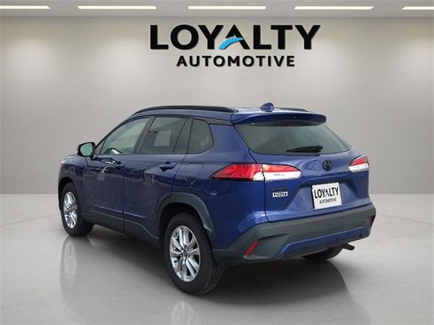 Used 2022 Toyota Corolla Cross LE image 3