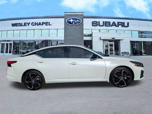 Used 2025 Nissan Altima 2.5 SR w/ SR Premium Package image 4