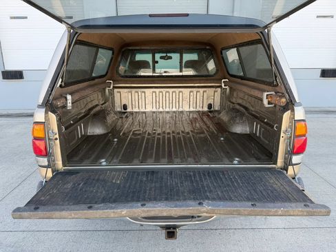 Used 2003 Toyota Tundra SR5 w/ SR5 Extra Value Pkg AWD/4WD image 21