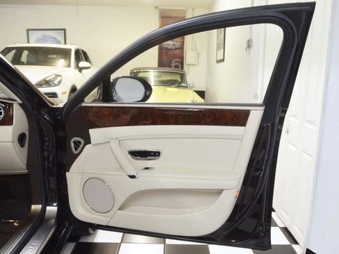 Used 2015 Bentley Flying Spur V8 image 21