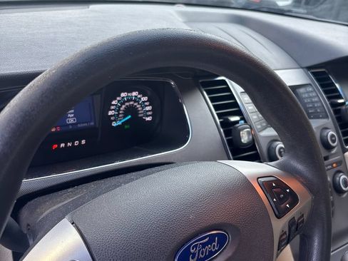 Used 2016 Ford Taurus SE FWD image 2