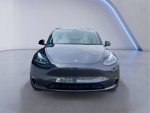 Used 2024 Tesla Model Y Long Range AWD/4WD image 2
