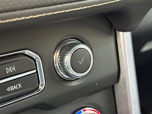 Used 2024 GMC Yukon SLT image 33