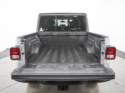 Used 2023 Jeep Gladiator Sport AWD/4WD image 16