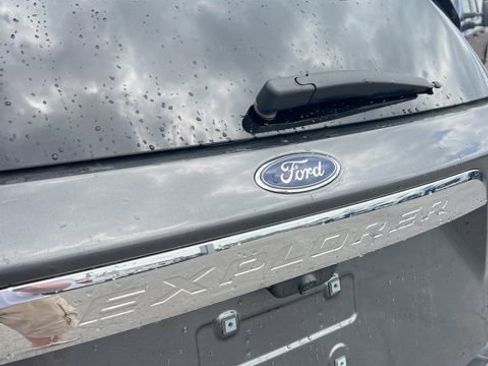 Used 2020 Ford Explorer XLT w/ Comfort Package AWD/4WD image 18