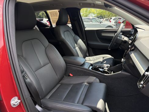 Certified 2024 Volvo XC40 B5 Ultimate w/ Protection Package Premier AWD/4WD image 35