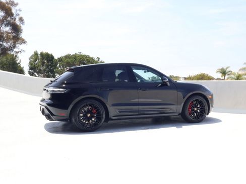 Certified 2023 Porsche Macan GTS w/ Premium Package Plus AWD/4WD image 8