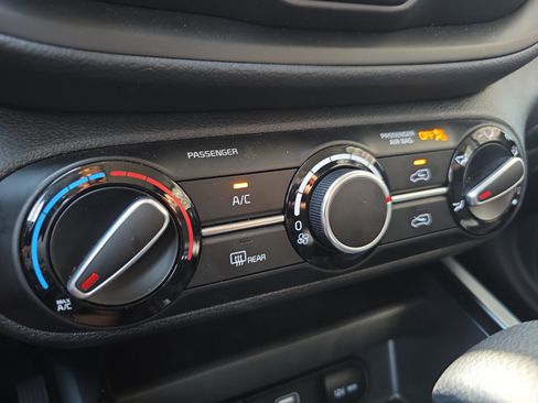 Certified 2025 Kia Soul LX w/ LX Technology Package FWD image 16