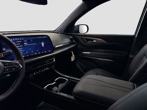 New 2026 Chevrolet Traverse LT w/ LPO, Floor Liner Package image 24