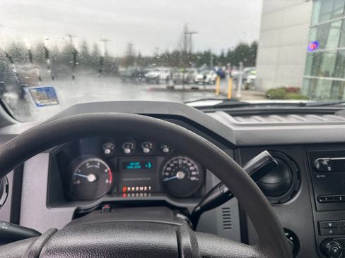 Used 2014 Ford F250 XL w/ Power Equipment Group image 13