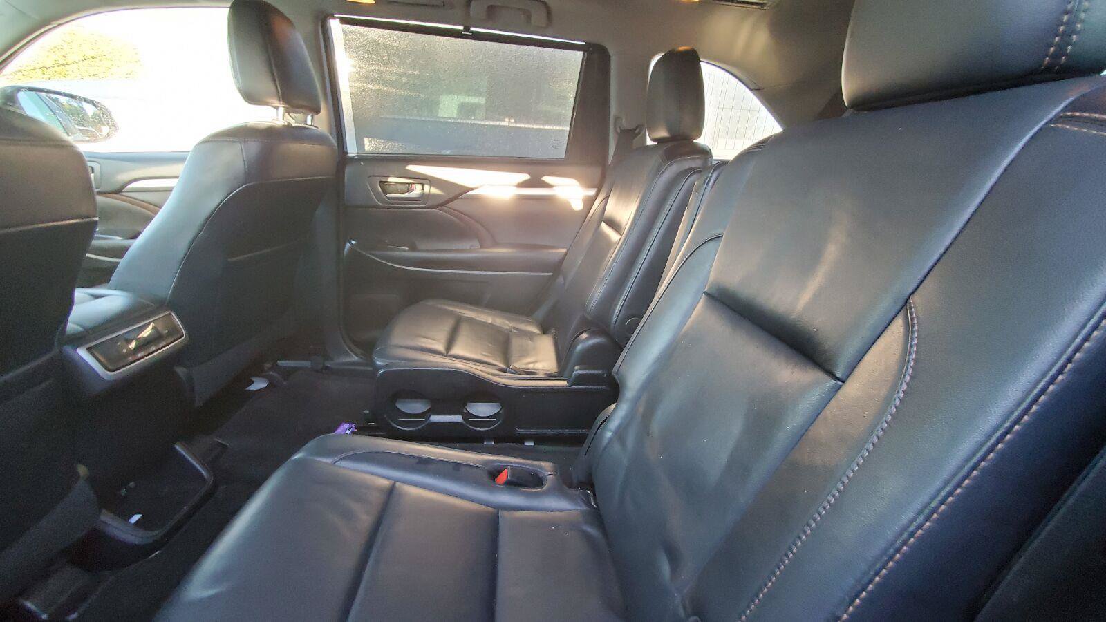 Used 2017 Toyota Highlander XLE FWD image 5
