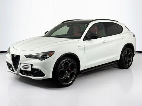 Used 2024 Alfa Romeo Stelvio Veloce AWD/4WD image 6