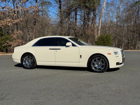 Used 2013 Rolls-Royce Ghost REAR THEATRE / MASSAGE SEATS / image 14