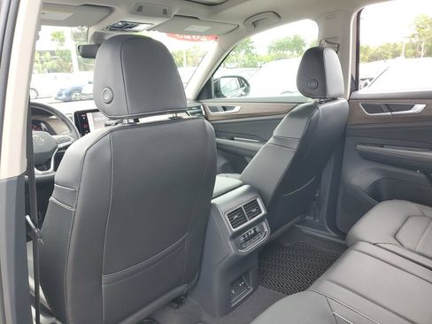 Certified 2025 Volkswagen Atlas SEL AWD/4WD image 17