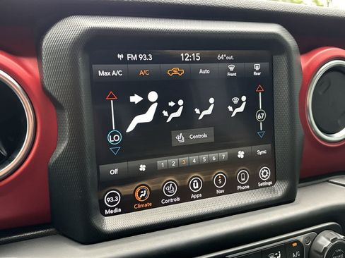 Used 2022 Jeep Gladiator Rubicon w/ LED Lighting Group AWD/4WD image 11