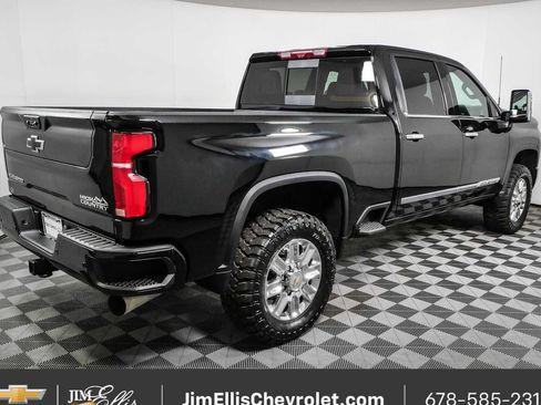 Used 2025 Chevrolet Silverado 2500 High Country w/ High Country Premium Package AWD/4WD image 3