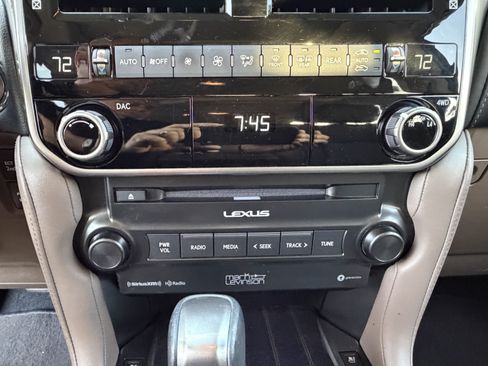 Certified 2023 Lexus GX 460 Premium w/ Accessory Package AWD/4WD image 31