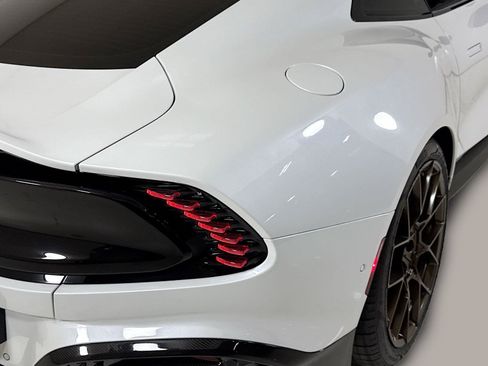 Used 2025 Aston Martin Vanquish RWD image 35