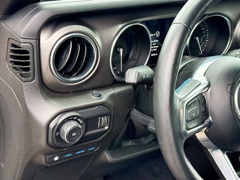Used 2023 Jeep Wrangler Unlimited Rubicon 4xe w/ Cold Weather Group AWD/4WD image 11