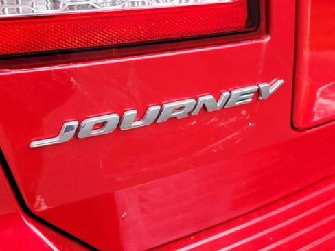 Used 2017 Dodge Journey GT w/ Driver Convenience Group FWD image 9