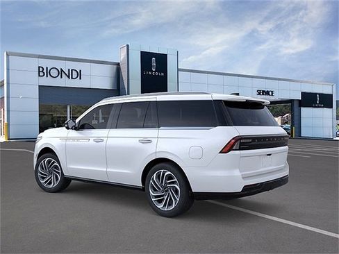 New 2025 Lincoln Navigator Reserve AWD/4WD image 4