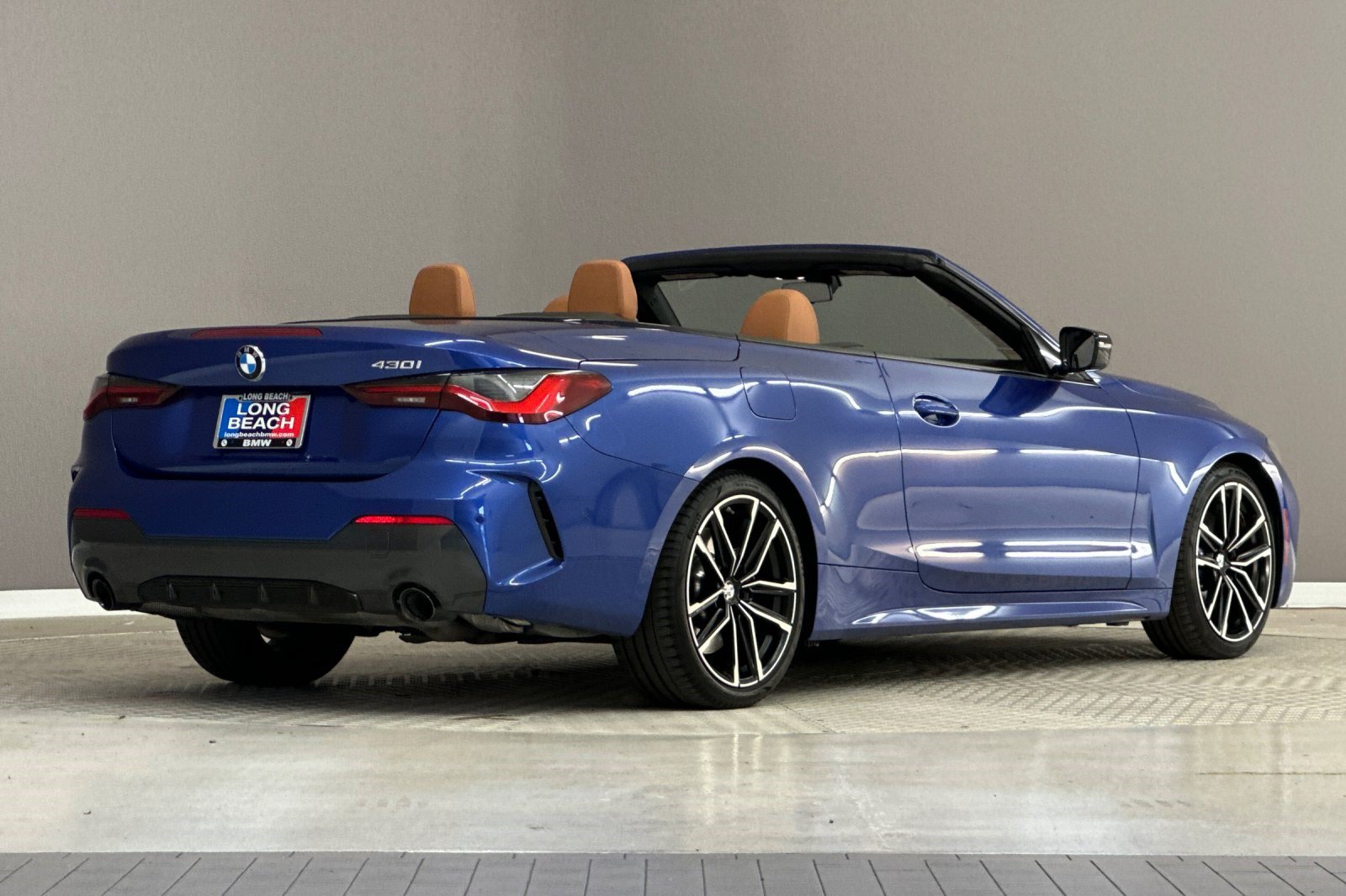 Used 2024 BMW 430i Convertible w/ M Sport Package RWD image 8