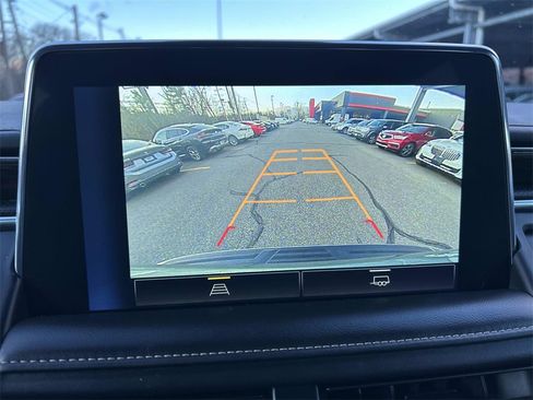 Used 2023 Chevrolet Suburban Premier image 30