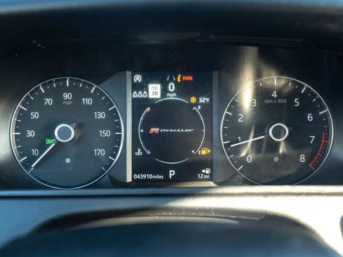 Used 2020 Land Rover Range Rover Velar R-Dynamic S image 14