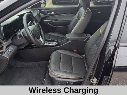 Used 2025 Chevrolet Trax ACTIV w/ Sunroof Package image 12