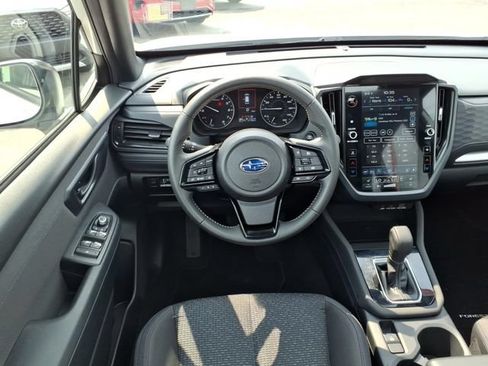 Used 2025 Subaru Forester Premium AWD/4WD image 11