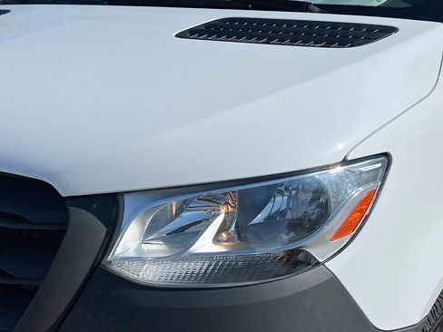 Used 2025 Mercedes-Benz Sprinter 2500 image 11