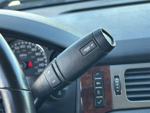 Used 2011 GMC Sierra 3500 SLT w/ SLT Convenience Package image 31