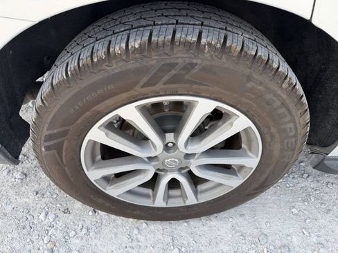 Used 2016 Nissan Pathfinder SV AWD/4WD image 11